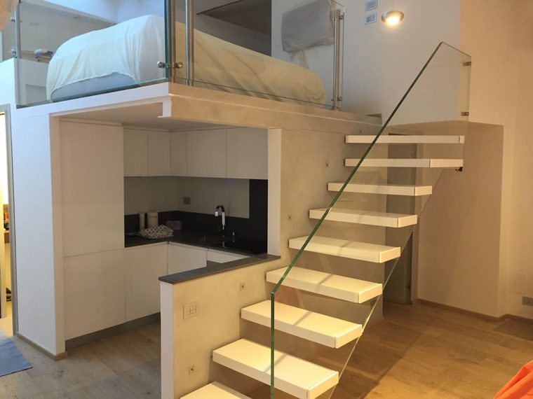Ristrutturazione d'interni con recupero del sottotetto e realizzazione di un duplex, via dell'Arco.