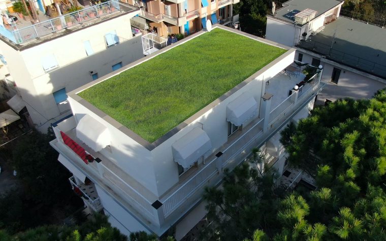 Ampliamento volumetrico con nuovo piano attico, frazionamento in due unità abitative, sistemazione dei giardini e dei parcheggi pertinenziali, viale Des Geneys.